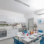 Ochosto Helios - Beautiful 5 Bedroom - Walking Distance
