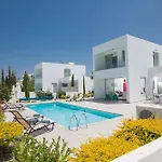 Ochosto Helios - Beautiful 5 Bedroom - Walking Distance 普罗塔拉斯