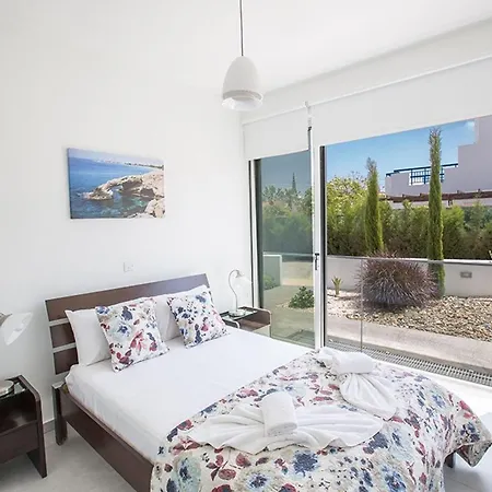 Ochosto Helios - Beautiful 5 Bedroom - Walking Distance To Fig Tree Bay