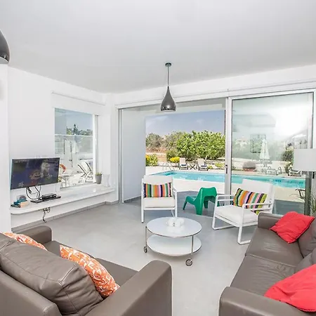 Ochosto Helios - Beautiful 5 Bedroom - Walking Distance Вилла *