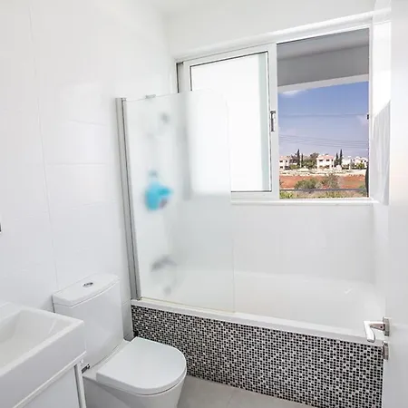 Ochosto Helios - Beautiful 5 Bedroom - Walking Distance