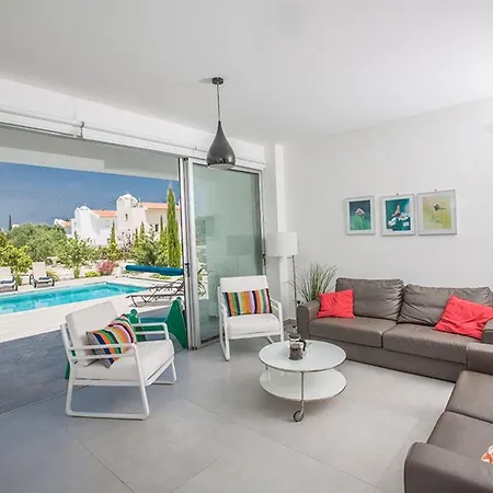 Вилла Ochosto Helios - Beautiful 5 Bedroom - Walking Distance Протарас