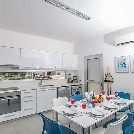 Ochosto Helios - Beautiful 5 Bedroom - Walking Distance