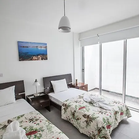 Ochosto Helios - Beautiful 5 Bedroom - Walking Distance Villa
