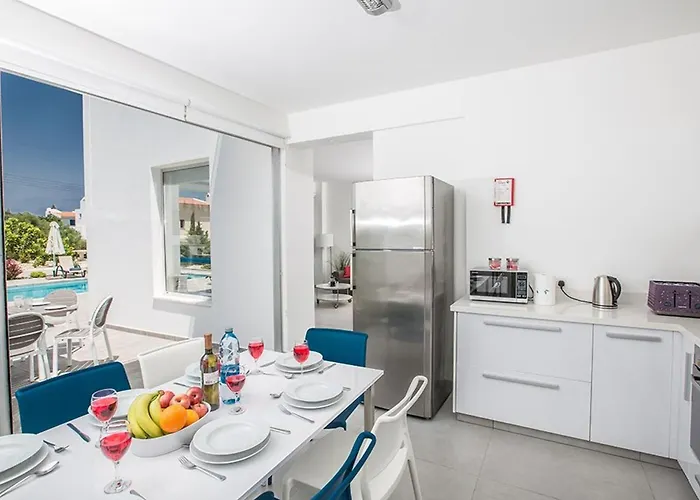 Ochosto Helios - Beautiful 5 Bedroom - Walking Distance * Protaras