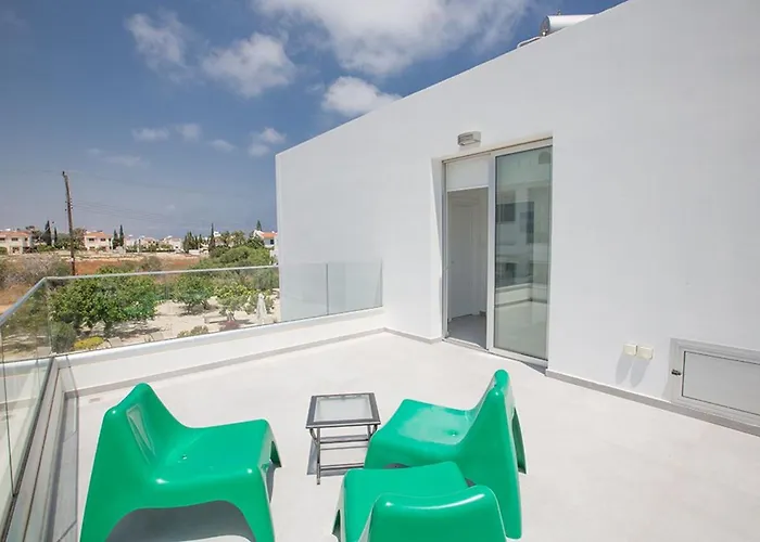 Ochosto Helios - Beautiful 5 Bedroom - Walking Distance Villa