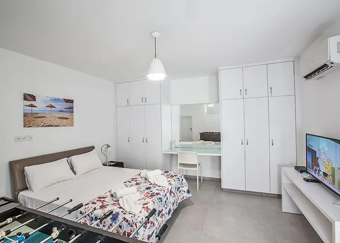 Ochosto Helios - Beautiful 5 Bedroom - Walking Distance Protaras