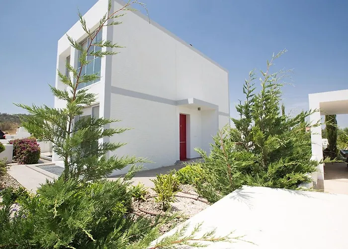 Ochosto Helios - Beautiful 5 Bedroom - Walking Distance * Protaras