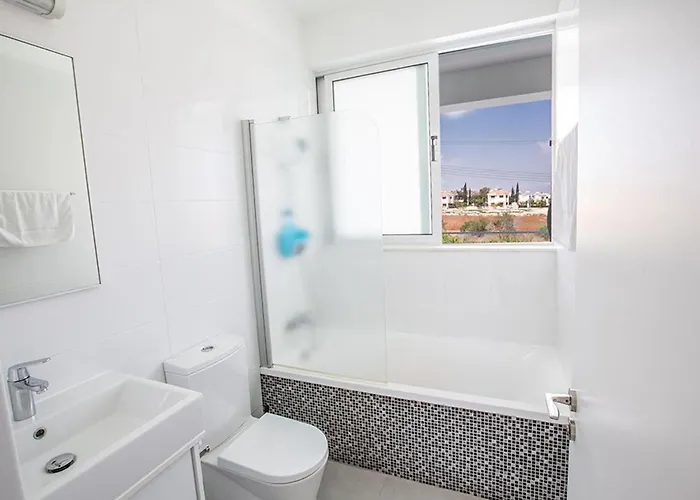 Ochosto Helios - Beautiful 5 Bedroom - Walking Distance