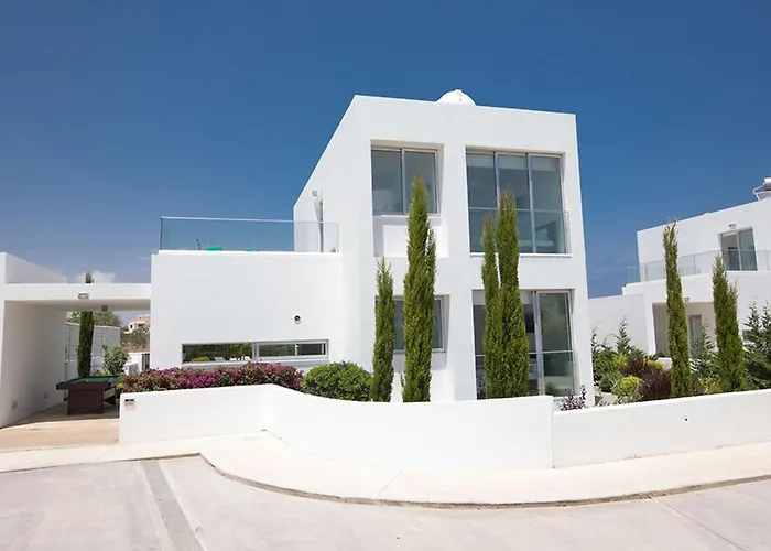 Villa Ochosto Helios - Beautiful 5 Bedroom - Walking Distance Protaras