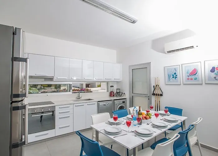 Ochosto Helios - Beautiful 5 Bedroom - Walking Distance