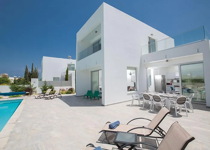 Ochosto Helios - Beautiful 5 Bedroom - Walking Distance