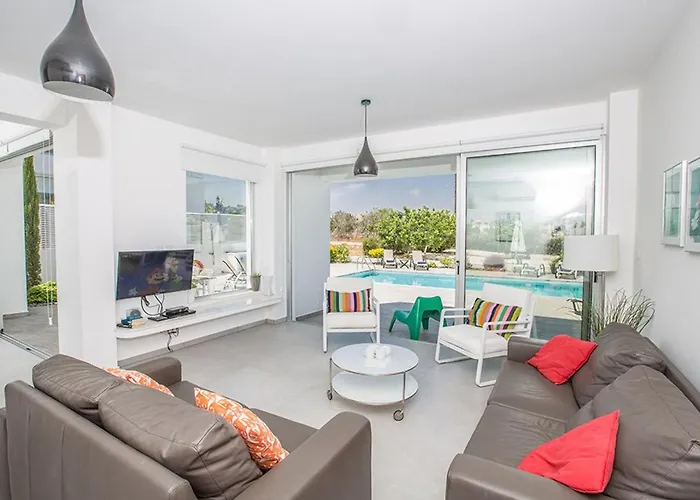 Ochosto Helios - Beautiful 5 Bedroom - Walking Distance Vila *