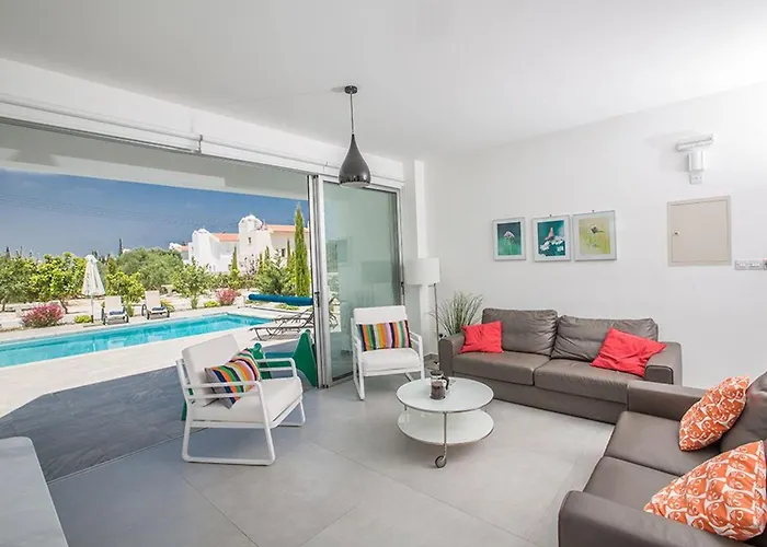 Vila Ochosto Helios - Beautiful 5 Bedroom - Walking Distance Protaras